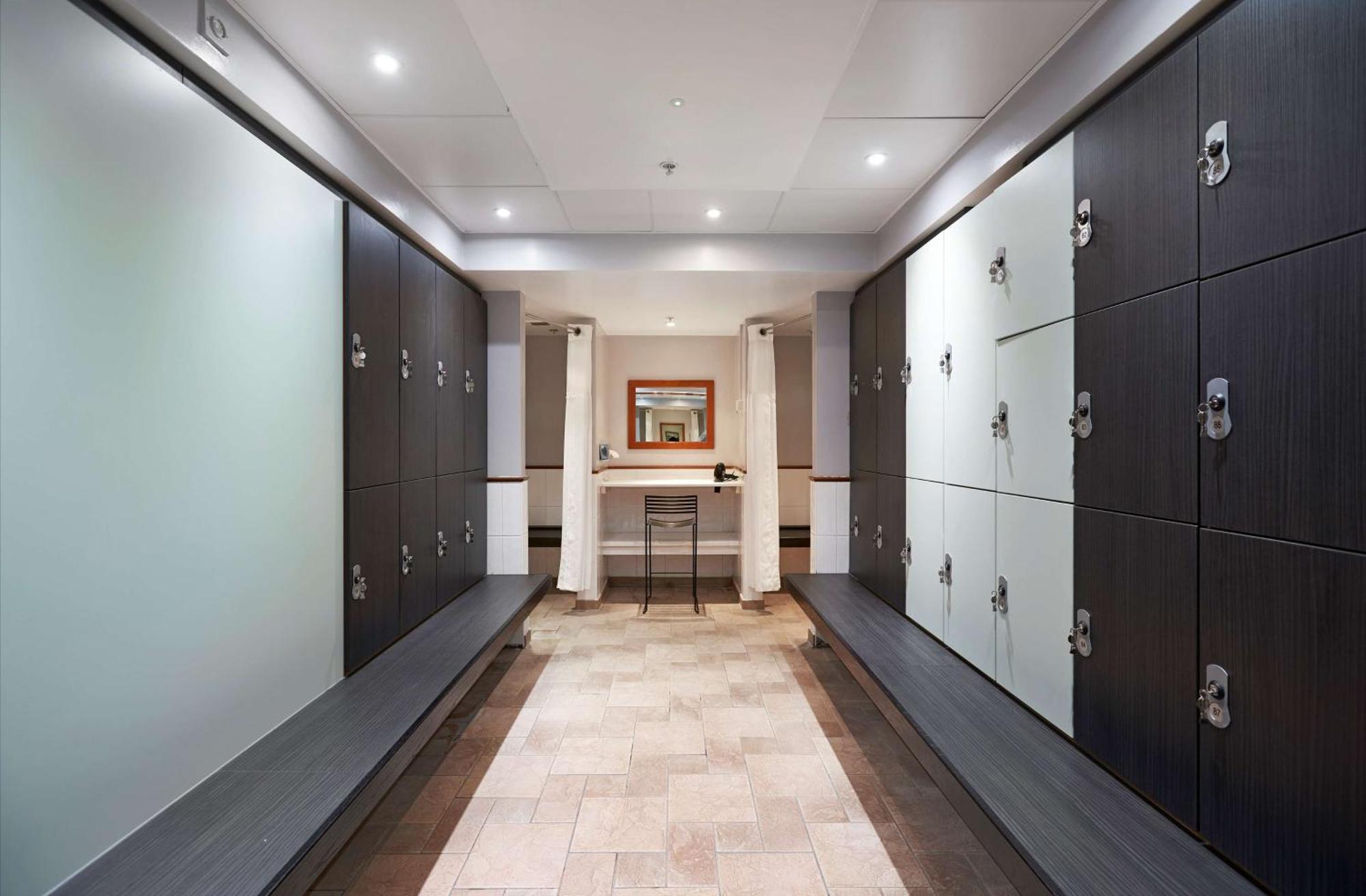 Отель Doubletree By Hilton Dartford Bridge Экстерьер фото